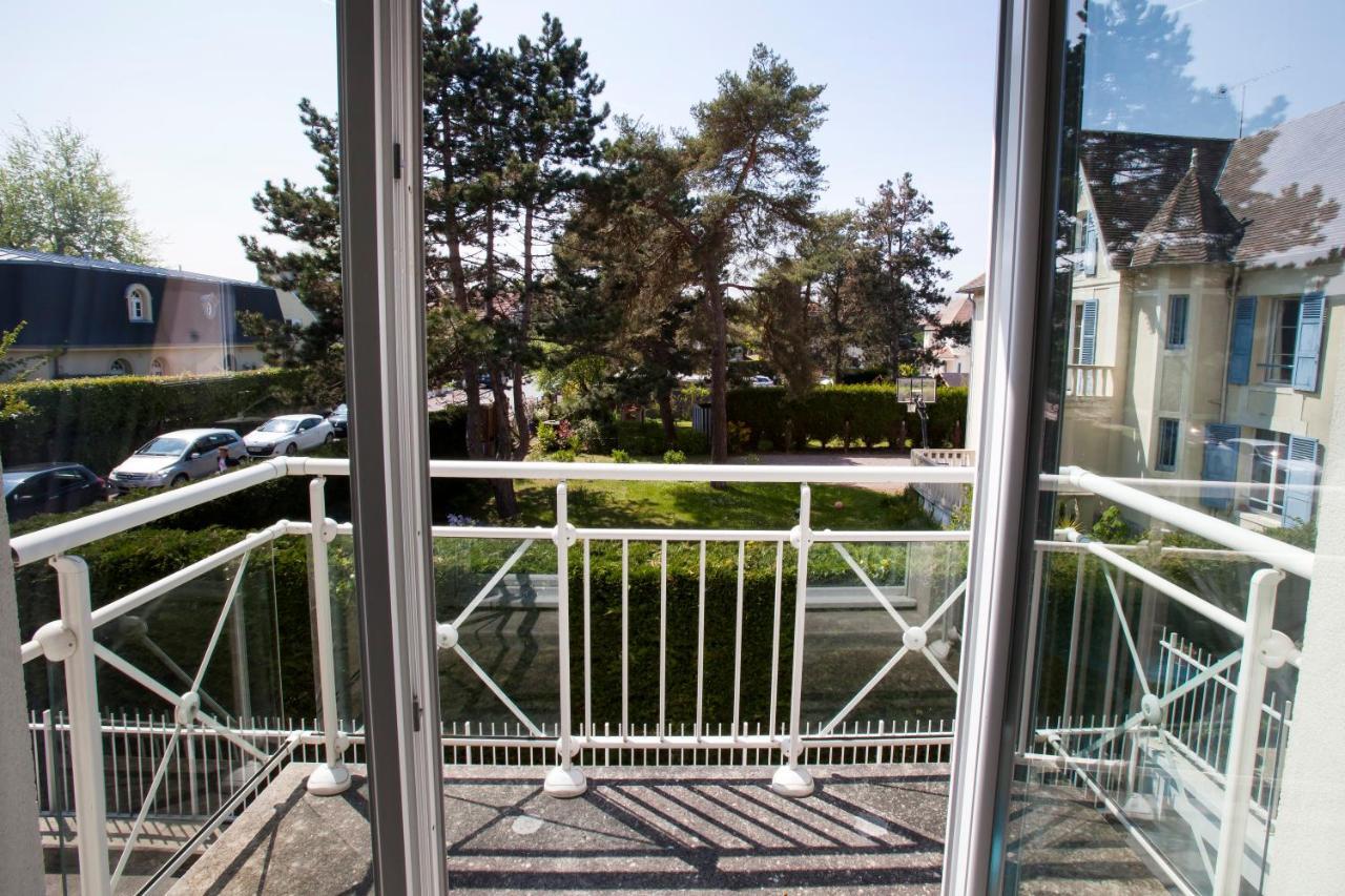 Appart Residence Proche Plage Avec Piscine Et Parking Couvert Prive Merville-Franceville-Plage Exterior photo